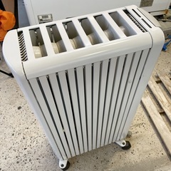 無料！動作確認済✨Delonghi　071221TEC✨デロンギ　オイルヒーター✨暖房器具✨4～10畳【こちらは店舗です。浜村鹿野温泉ICから3分 買取本舗 宮本リサイクル 営業時間9～19時 定休日水曜のみ←連絡できませんm(_ _)m】の画像