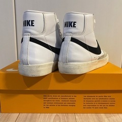 （値段交渉可）NIKE BLAZER MID 77 VINTAGE／WHITE/BLACK／25.5cm／12,000円相当の画像