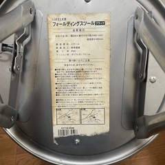 折りたたみ椅子の画像