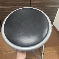 折りたたみ椅子の画像