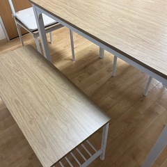 ダイニングテーブルセット
(机、椅子✖️2とIKEAのクッション、長椅子)の画像