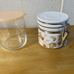 ガラスの保存容器の画像