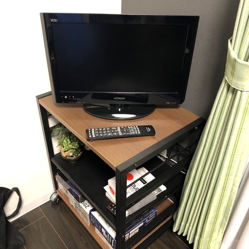 日立の19型テレビテレビ台もつけます寝室とかに