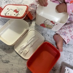 定価3000- ハローキティ ぴんくりぼん 大きな3段ランチボックスの画像