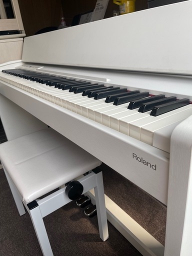中古美品Roland ローランド 電子ピアノF-130R-WH 白ホワイトシンプル