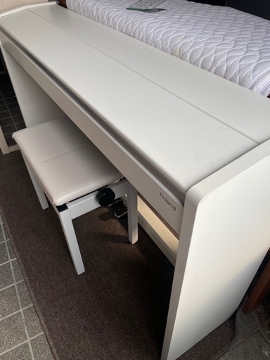 中古美品Roland ローランド 電子ピアノF-130R-WH 白ホワイトシンプル