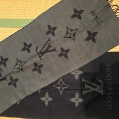 LOUIS VUITTON ロゴ入りマフラー　ブラック／グレーの画像