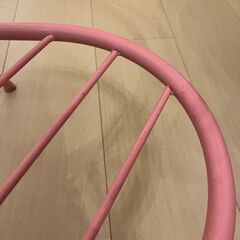 ガラス天板ピンクのハート型ローテーブルの画像
