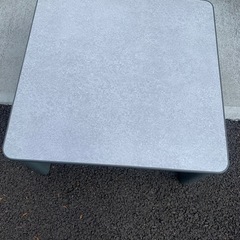 こたつ布団とこたつテーブルの画像