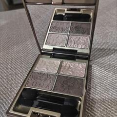 ルナソル　アイシャドウ　グレイコントラスティングアイズ 02
