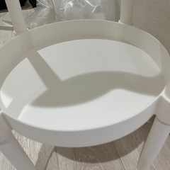 ベッド　サイドテーブルの画像