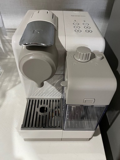 ネスプレッソ　コーヒーメーカー