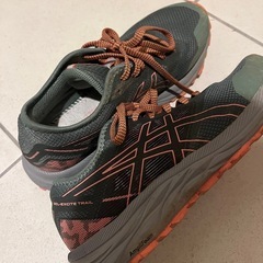 スニーカー　asics 23.5cm　の画像