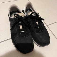 ニューバランス　スニーカー　23.5cmの画像