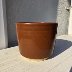 ②陶磁器の植木鉢の画像