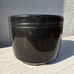 ②陶磁器の植木鉢の画像
