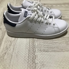 ⭕️美品 履きしわ無し  adidas スタンスミス  値下げ交渉可能。お気軽にお申し付け下さい。買い手が見つからない場合には今月末に削除致します。 ⭕️ の画像
