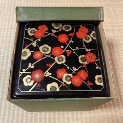 ②漆塗り 漆器 合成漆器？　三段重 重箱 お弁当箱 お節料理　昭和レトロの画像