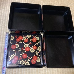 ②漆塗り 漆器 合成漆器？　三段重 重箱 お弁当箱 お節料理　昭和レトロの画像