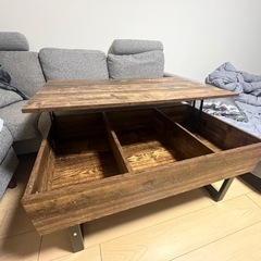木のテーブル