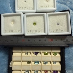 宝石　1石300円
