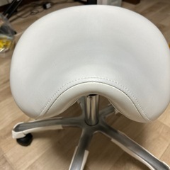 ワークチェア 姿勢矯正 馬の鞍の形の画像