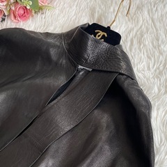 《 最高峰の絶品 》 VALENTINO ボウタイ付き レザーケープの画像