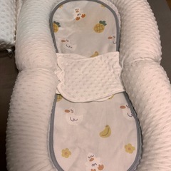 Bebamour ベビーベッド 折りたたみ式　吐き戻し防止のクッション付（白鳥） の画像
