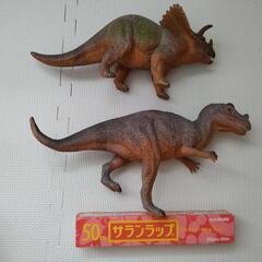 大きい恐竜フィギュア　ケラトサウルス　トリケラトプス　精巧な作りの画像