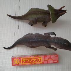 大きい恐竜フィギュア　ケラトサウルス　トリケラトプス　精巧な作りの画像