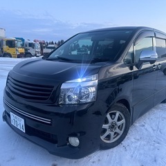 トヨタ　ヴォクシー　ZSキラメキ　4WD
