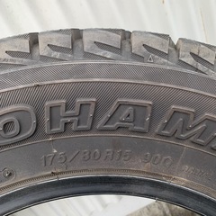 ヨコハマ スタッドレス タイヤ 175/80R15 90Q タイヤのみ4本セットの画像