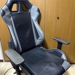 ゲーミングチェア　オッドマン付き