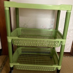 緑色　　３段カゴ