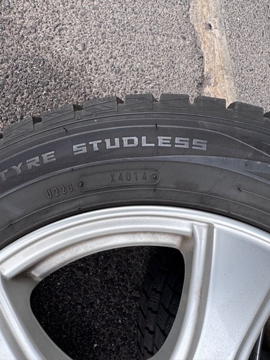 スタッドレスタイヤ　ホイール付き　205/60R16