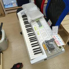 CASIO☆キーボード☆LK-202☆譜面台折れ箇所あり、台付き、作動確認済み【こちらは店舗です。浜村鹿野温泉ICから3分 買取本舗 宮本リサイクル 営業時間9～19時 定休日水曜のみ←連絡できませんm(_ _)m】の画像