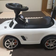 【決まりました】【値下げしました】子ども用メルセデスベンツ　足蹴り　車