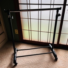 高さ伸縮パイプハンガーラックキャスター付き