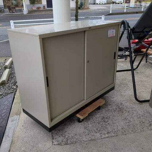 コクヨ☆スチール書庫☆鍵無し、キズ・凹みあり、収納棚【こちらは店舗です。浜村鹿野温泉ICから3分 買取本舗 宮本リサイクル 営業時間9～19時 定休日水曜のみ←連絡できませんm(_ _)m】
