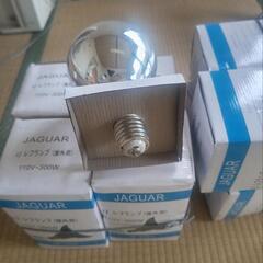 投光器の電球の画像