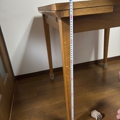 調節可能テーブルの画像