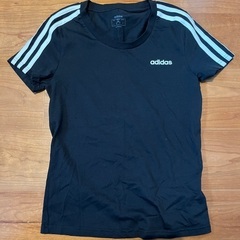 【新品未使用】adidasのカットソー