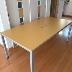 ダイニングテーブルの画像