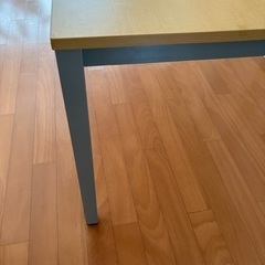 ダイニングテーブルの画像