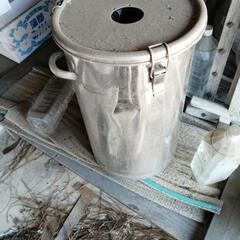 美品高級品ステンレス寸胴鍋　 業務用ステンレス蓋付き鍋　持ち手付き　 穴付き蓋付 両手鍋 　瞬足発送　直径32cm 高さ52cm 　の画像