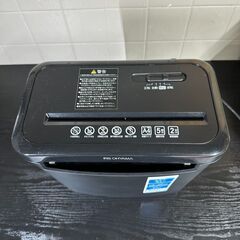 ☀️　アイリスオーヤマ シュレッダー 家庭用 クロスカット 卓上 コンパクト 容量8.7L 細断枚数5枚 静音 小型シュレッダー P5GCX2 ブラックの画像