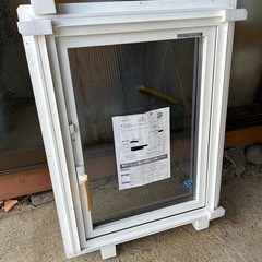 値下げ　YKK　AP APW330   4セット　新品樹脂サッシ　ペアガラスの画像