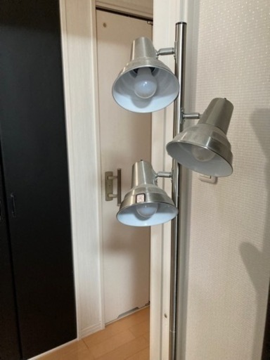 取引中　フロアランプ