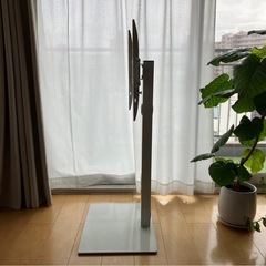 【お渡し決まりました】テレビスタンド　白　65型まで対応の画像