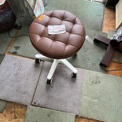 【リサイクルショップどりーむ鹿大前店】No.835　丸椅子　オシ...